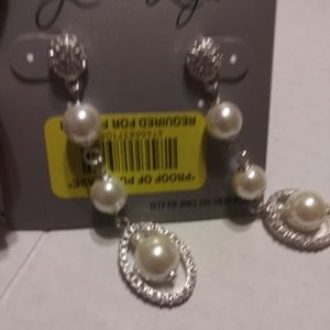 Gemma Layne dangle pearl earring